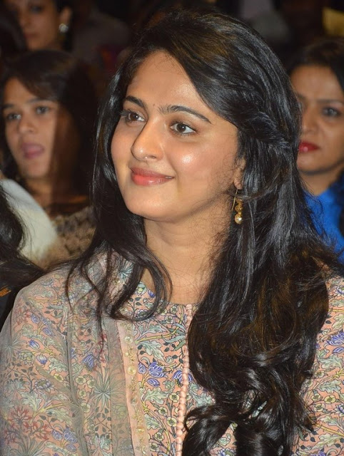 Glamorous Actress Anushka Shetty New Smiling Face Photos 6